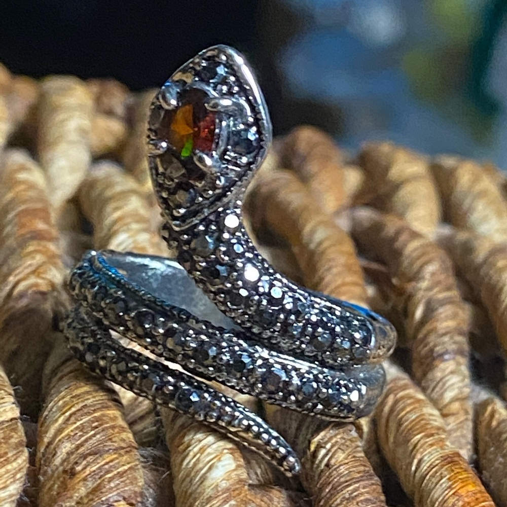 3/$25  Snake Ring Emerald Eye Unique Vintage Now